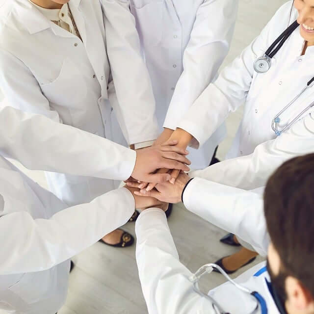 만성 편두통 환자의 스마트폰 사용 습관 화면 블루라이트와 깜빡임 플리커가 뇌신경을 자극하는 이유